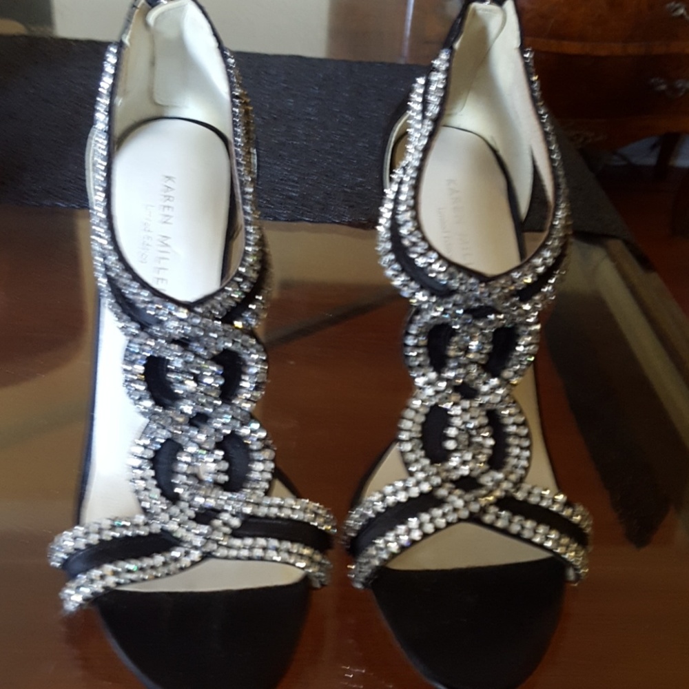 Karen miller high heels shoes.sz 38.5/ 8.5.run small fit size8 missing 2 stones